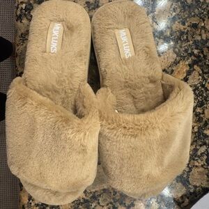Muk Luks-Women’s Kirstey Platform Slide Slippers.